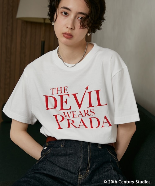 d*g様 【希少/90s】PRADA プラダ エンボスロゴ Tシャツ 白 レッド The Devil Wears Prada】ロゴ Tシャツ｜フリークスストアの通販｜&mall