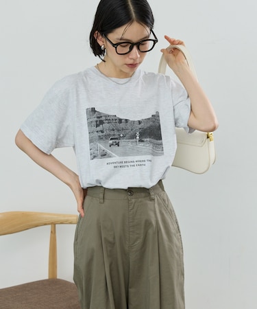 monotone photo TEE