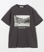 monotone photo TEE