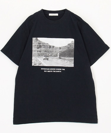 monotone photo TEE