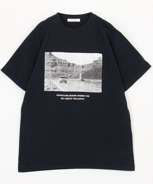 monotone photo TEE