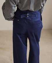 バックシンチ チノパンツ