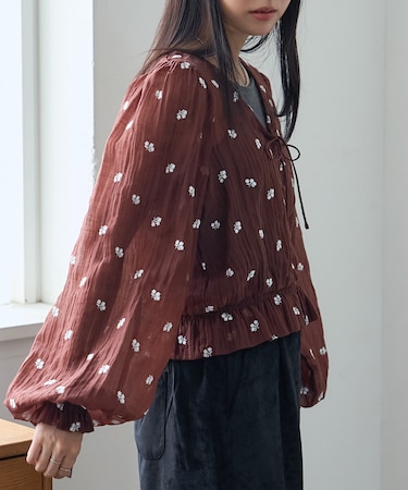 花刺繍 シアーブラウス