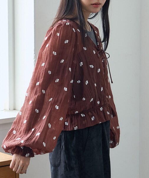 花刺繍 シアーブラウス