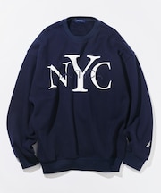 リラックスフィット NYCロゴ クルーネックスウェット