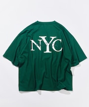 リラックスフィット NYCロゴ クルーネックTシャツ