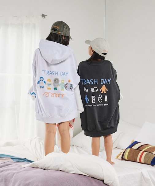 The TOMODACHI! 別注 バックプリント プルオーバーフーディー