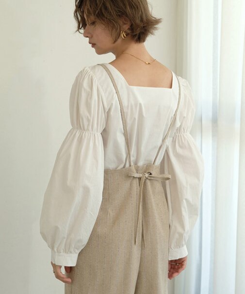 【WEB限定】シャーリングショルダーブラウス