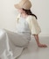 グレー