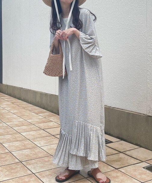裾アシメプリーツワンピース