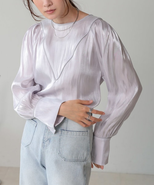 シアーシャイニーブラウス
