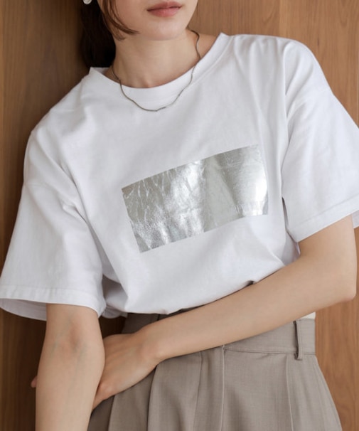 オーバーサイズ箔ロゴTeeシャツ