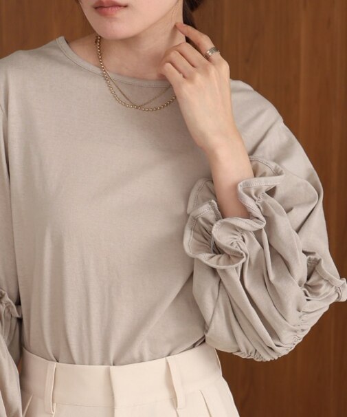 袖ギャザーデザイントップス