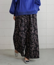 ランダムパターン柄ワイドパンツ