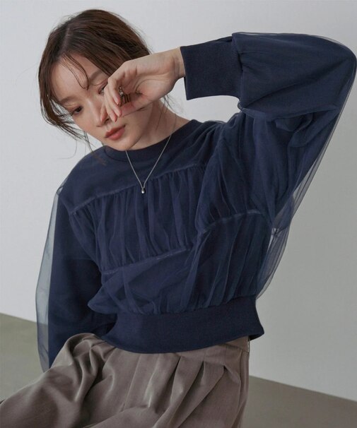 ショート丈チュールレイヤードスウェット