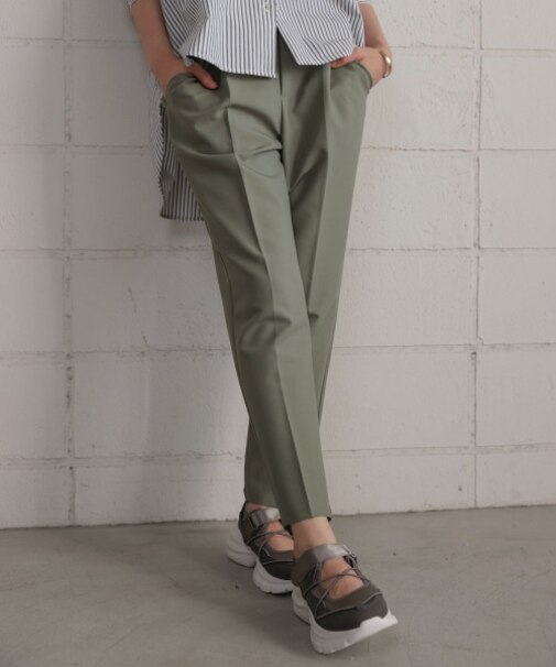 スラっとテーパードパンツ
