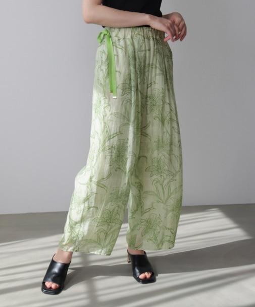 フラワー柄タックパンツ