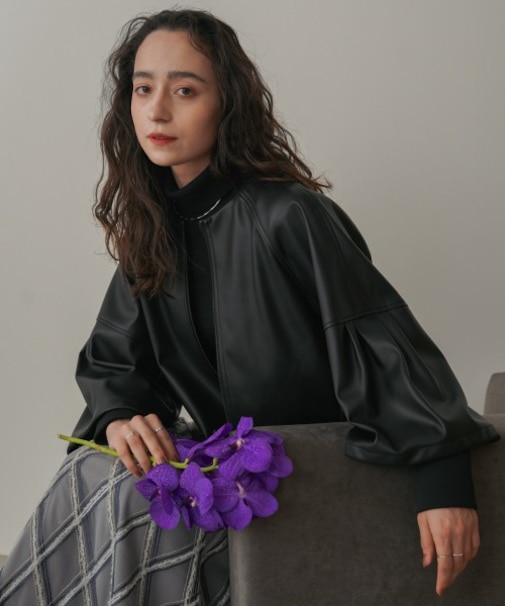 フレアスリーブフェイクレザージャケット