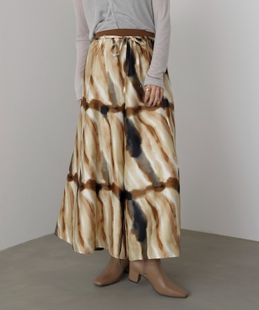 マーブルウエーブ柄スカンツ