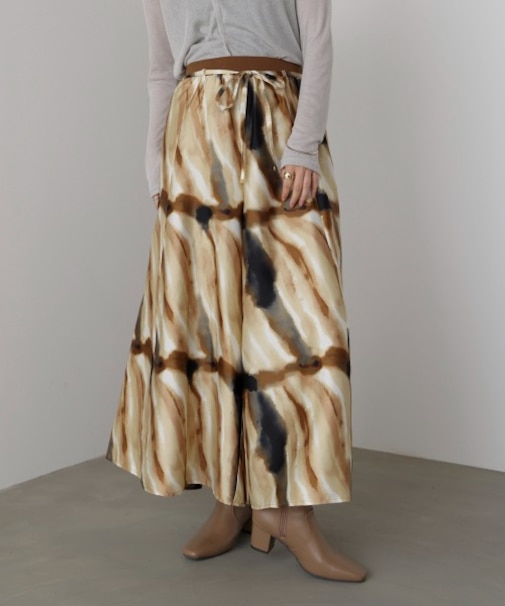 マーブルウエーブ柄スカンツ