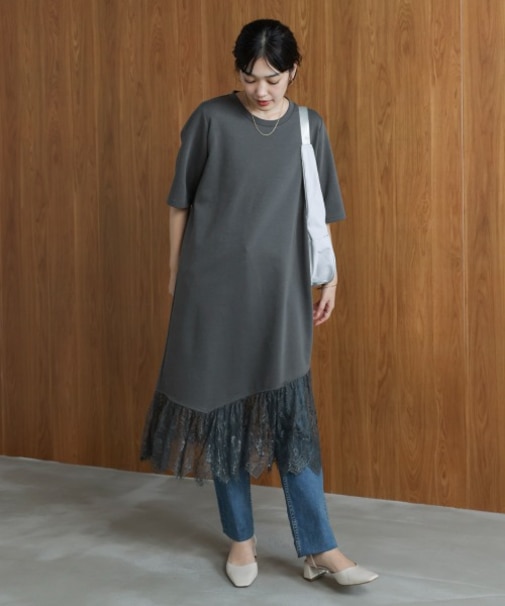 裾レースワンピース