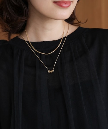 センターメタルループショートネックレス