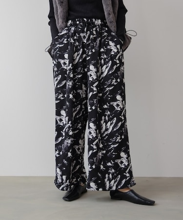 モノトーン柄パンツ