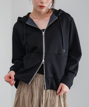 裾レイヤードバックラインＺｉｐパーカー