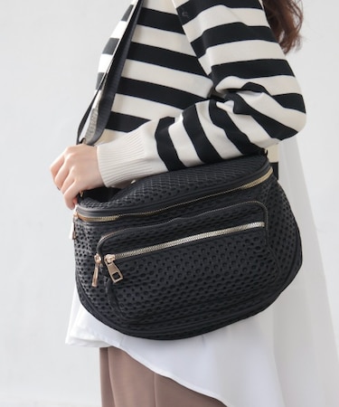 ドットメッシュボディバッグ