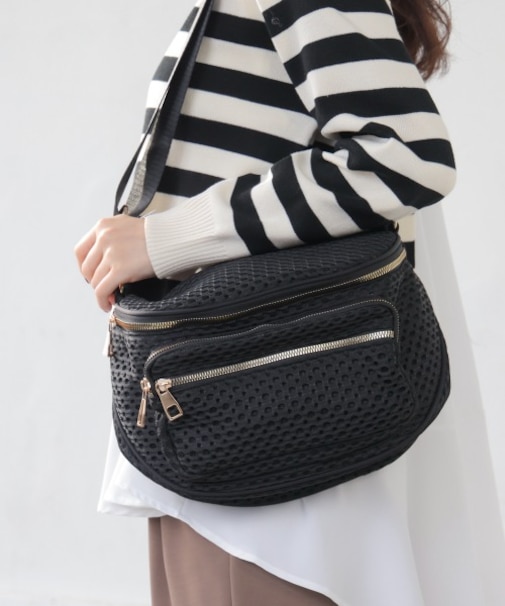 ドットメッシュボディバッグ