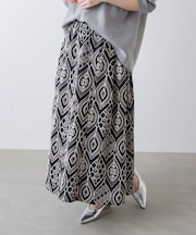 エンブロイダリーフレアスカート