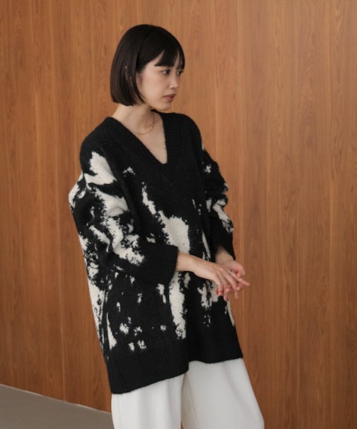 アブストラクト柄ニットプルオーバー