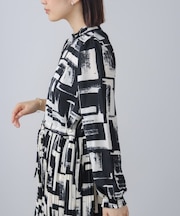 《通勤・セレモニー対応》ブロック柄プリーツワンピース