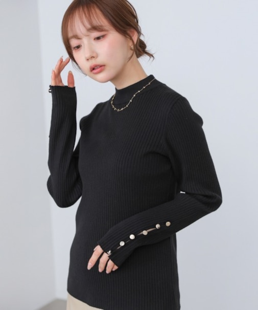 【Bab】【選べるサイズ展開】袖ボタンハイネックリブニットトップス