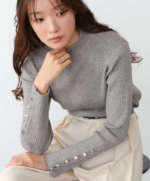 【Bab】【選べるサイズ展開】袖ボタンハイネックリブニットトップス