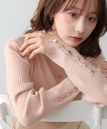 【Bab】【選べるサイズ展開】袖ボタンハイネックリブニットトップス