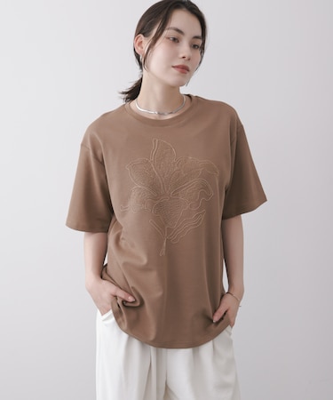 アートフラワーモチーフＴシャツ