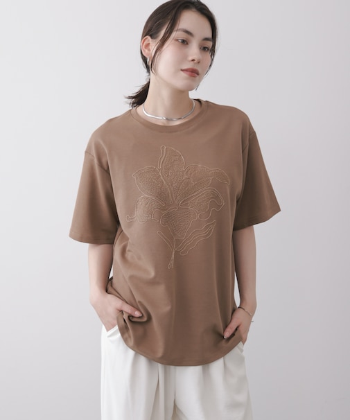 アートフラワーモチーフＴシャツ