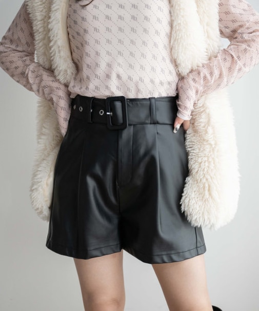 ベルト付きフェイクレザーショートパンツ