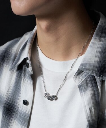 M立体モチーフ3連ネックレス