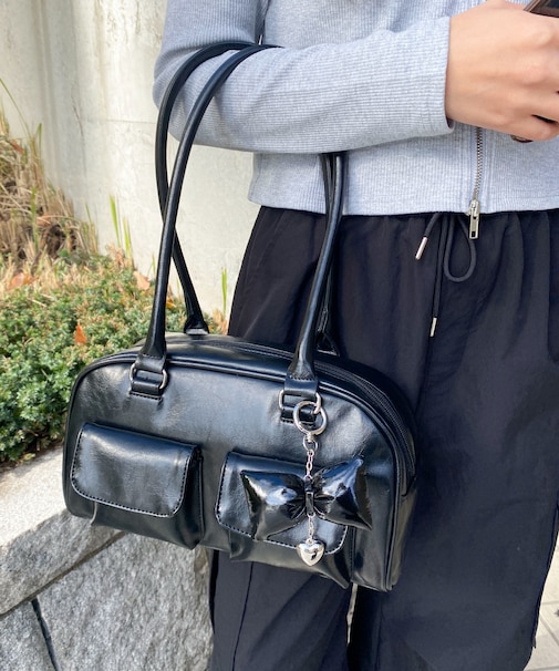 チャーム付きボストンバッグ