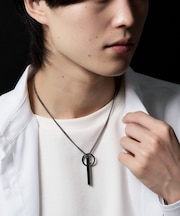 Mモチーフネックレス