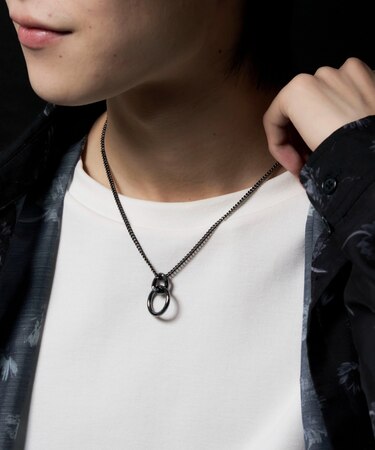 Mモチーフネックレス