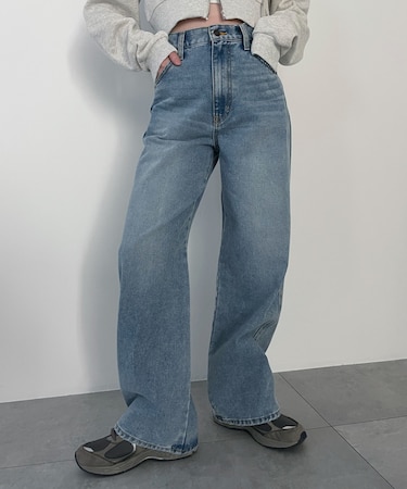 ストレートデニムパンツ