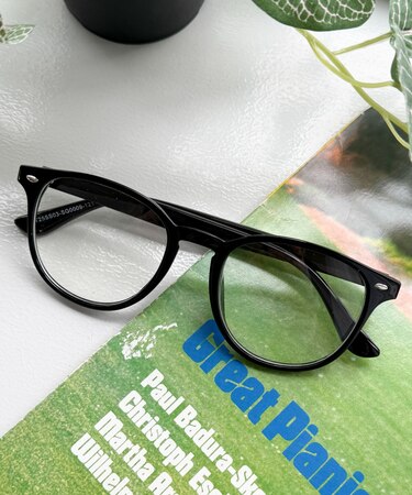 セルフレームクリアレンズアイウェア