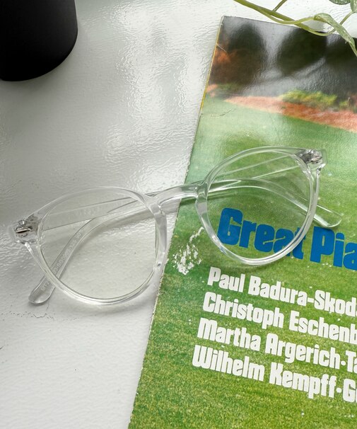 セルフレームクリアレンズアイウェア