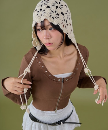 ネックラインスタッズZIPトップ