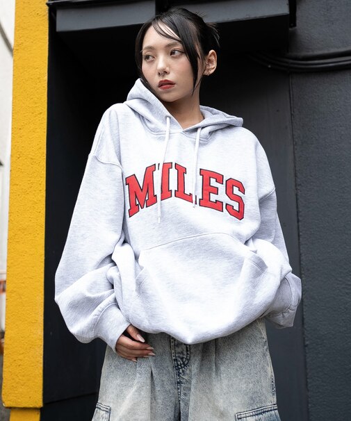 グラフィックロゴプルパーカー