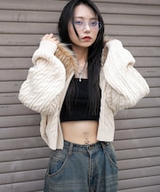 フェイクファー付きケーブルニットパーカー