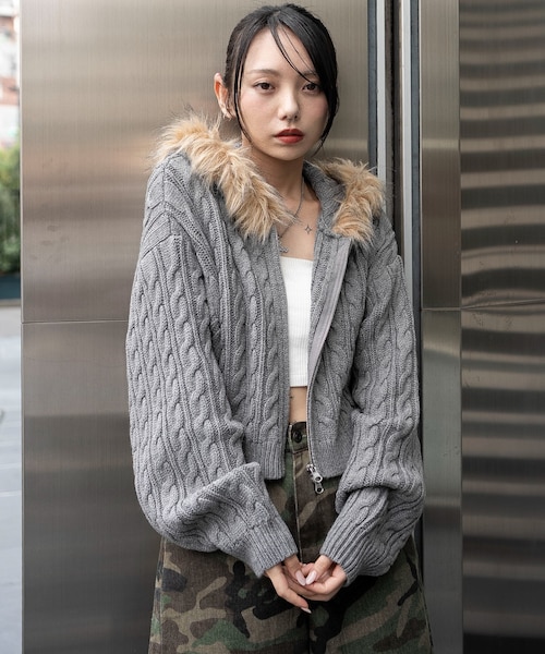 フェイクファー付きケーブルニットパーカー｜ウィゴーの通販｜&mall